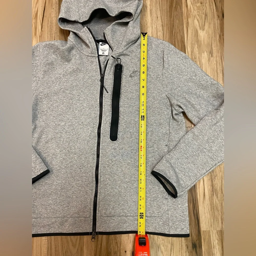 Nike sportswear tech